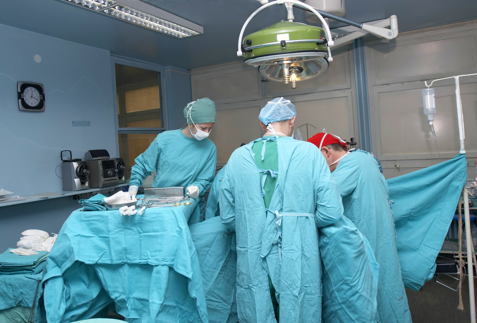 1 хирургический стол после операции